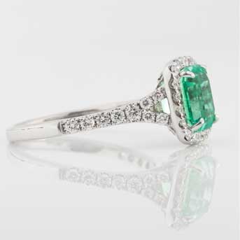 Picture of a ring with a set emerald